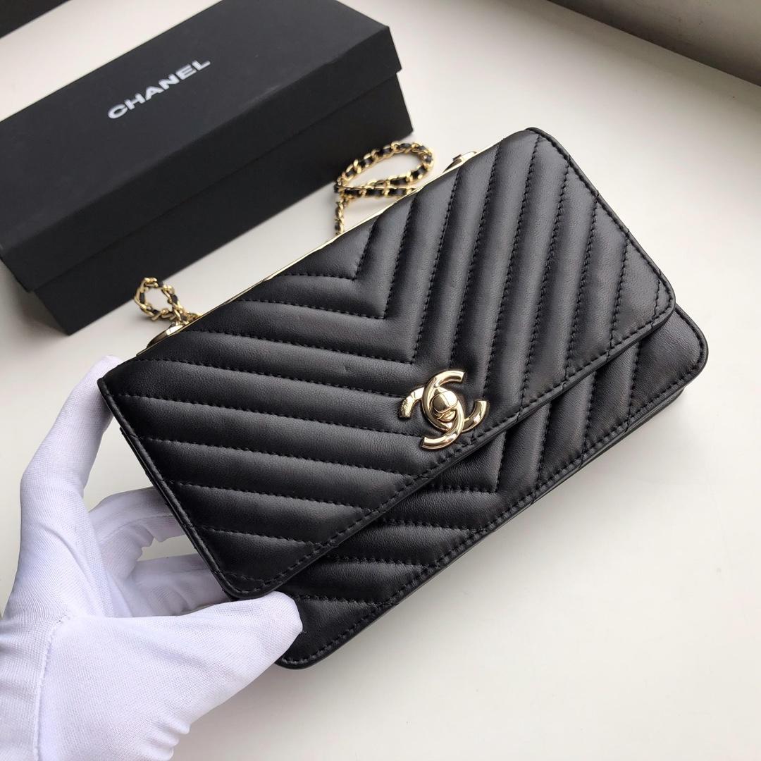 Ch**el Lamb skin V-type chain Bag Balck