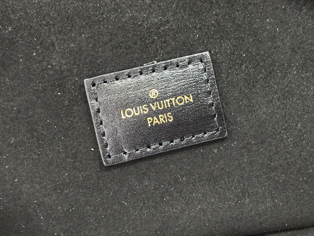 LV GAME ON VANITY PM M57482