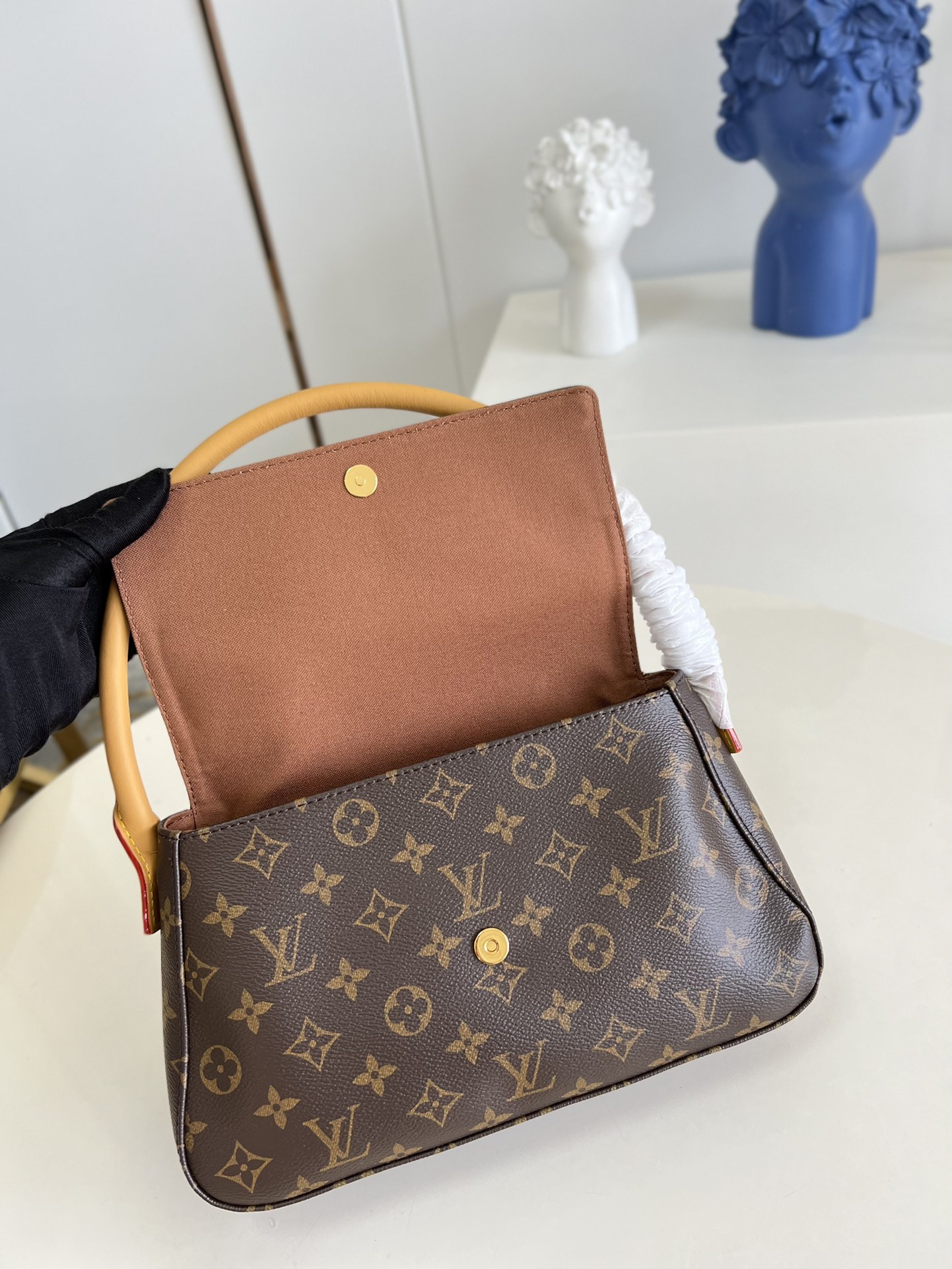 L0vis Vvtt0n Looping Axillary Bag