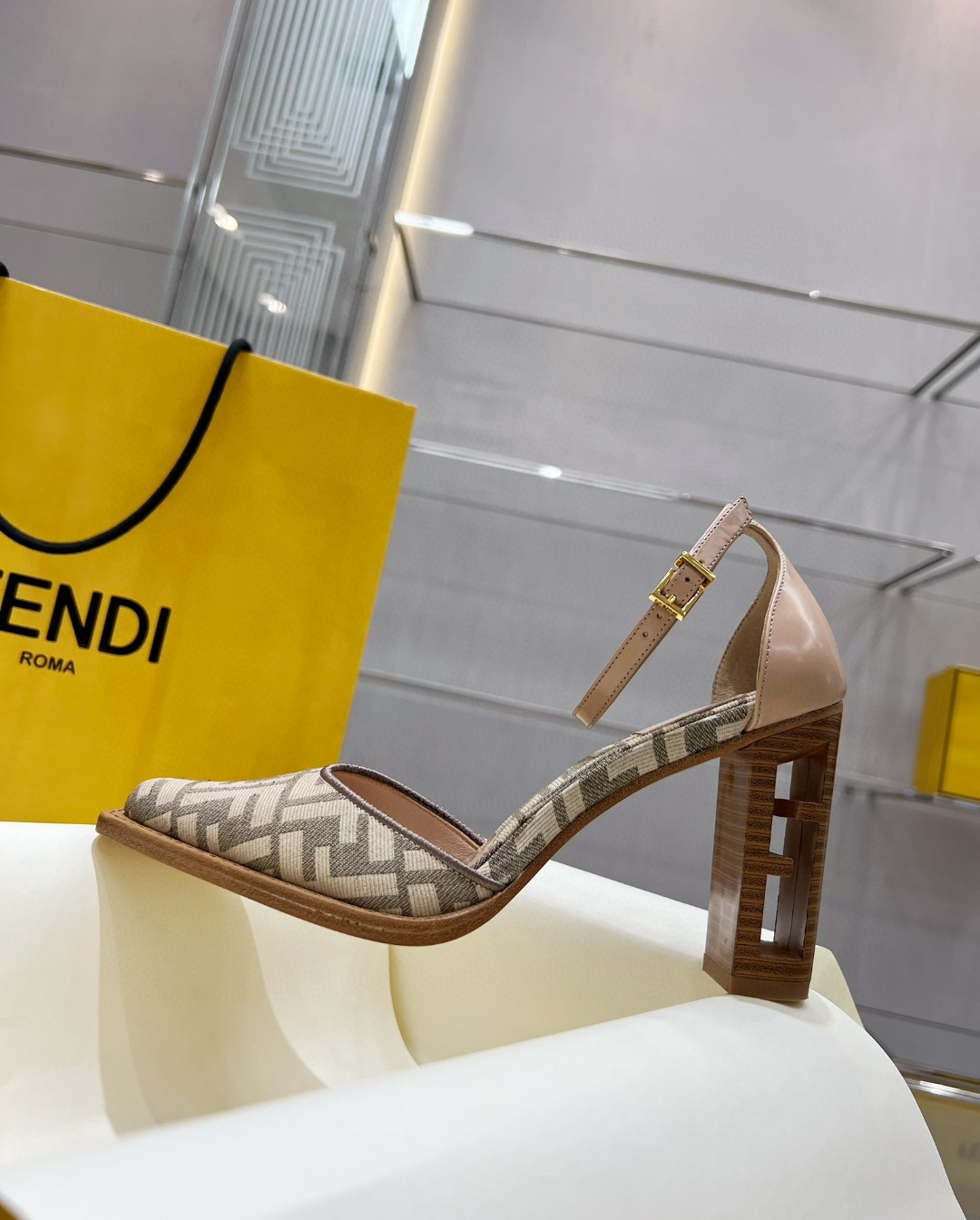 F**di Heels