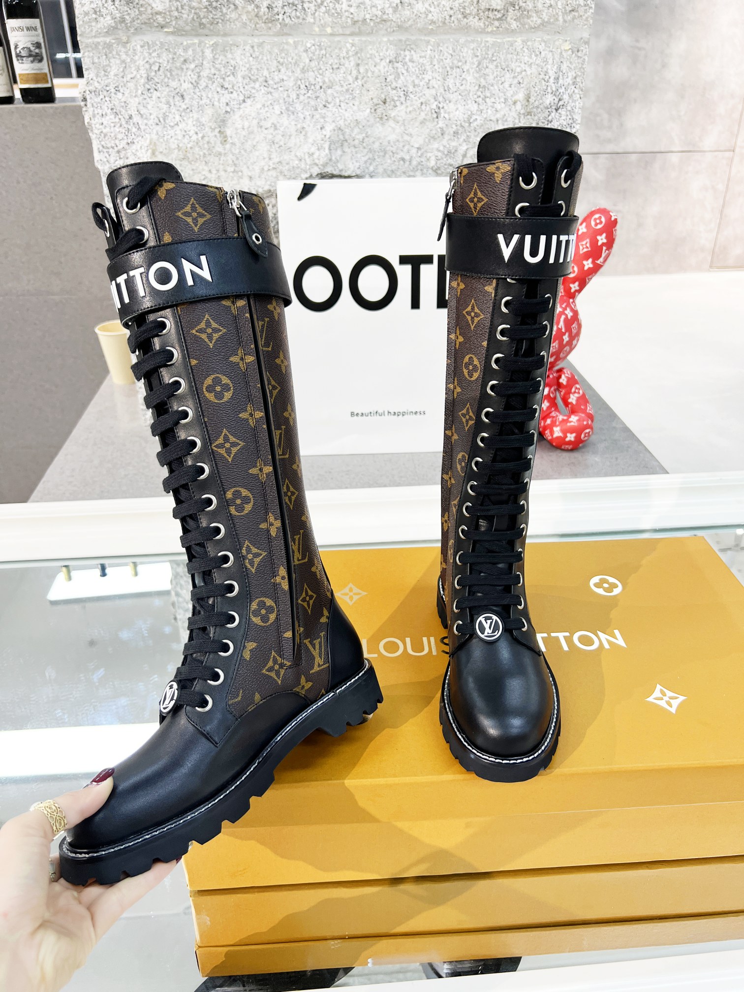 L0vis Vvtt0n Boots Monogram