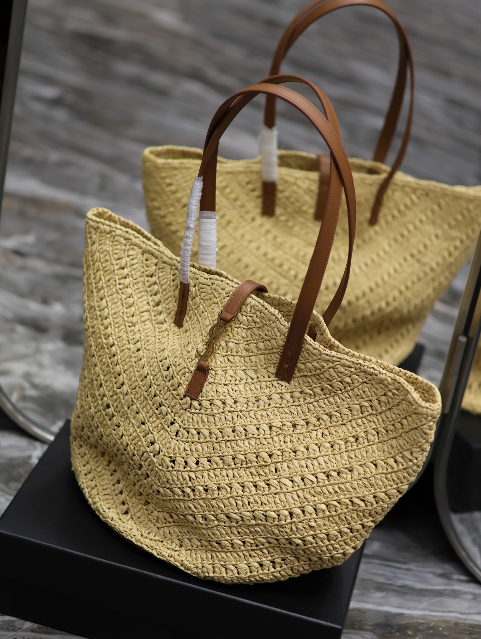 BAGSAAA Y51 PANIER MEDIUM IN RAFFIA AND VEGETABLE-TANNED LEATHER