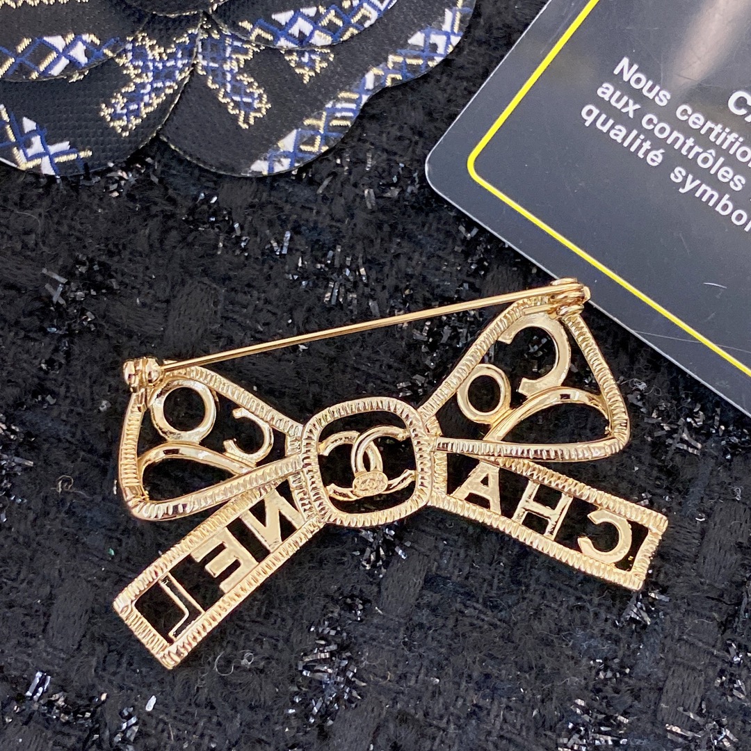Bagsaaa Ch**el Ribbon Brooch