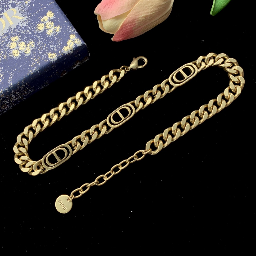 Bagsaaa D10r Montaigne Gold Bracelet