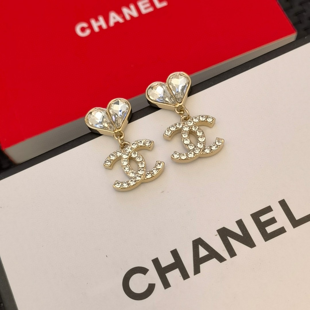 Bagsaaa Heart Drop Earrings