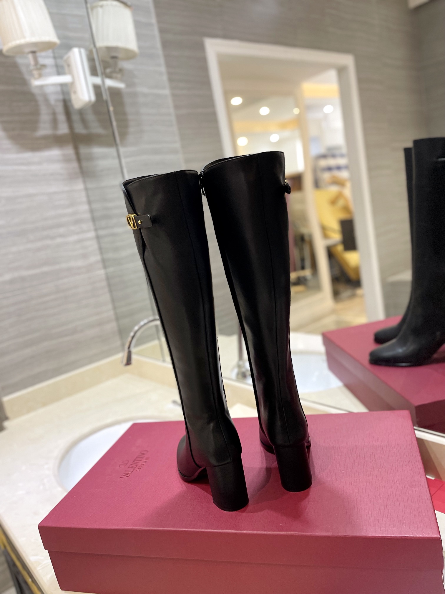 Bagsaaa Va1e*ntin0 Vlogo Signature Calfskin Boot Black 95mm