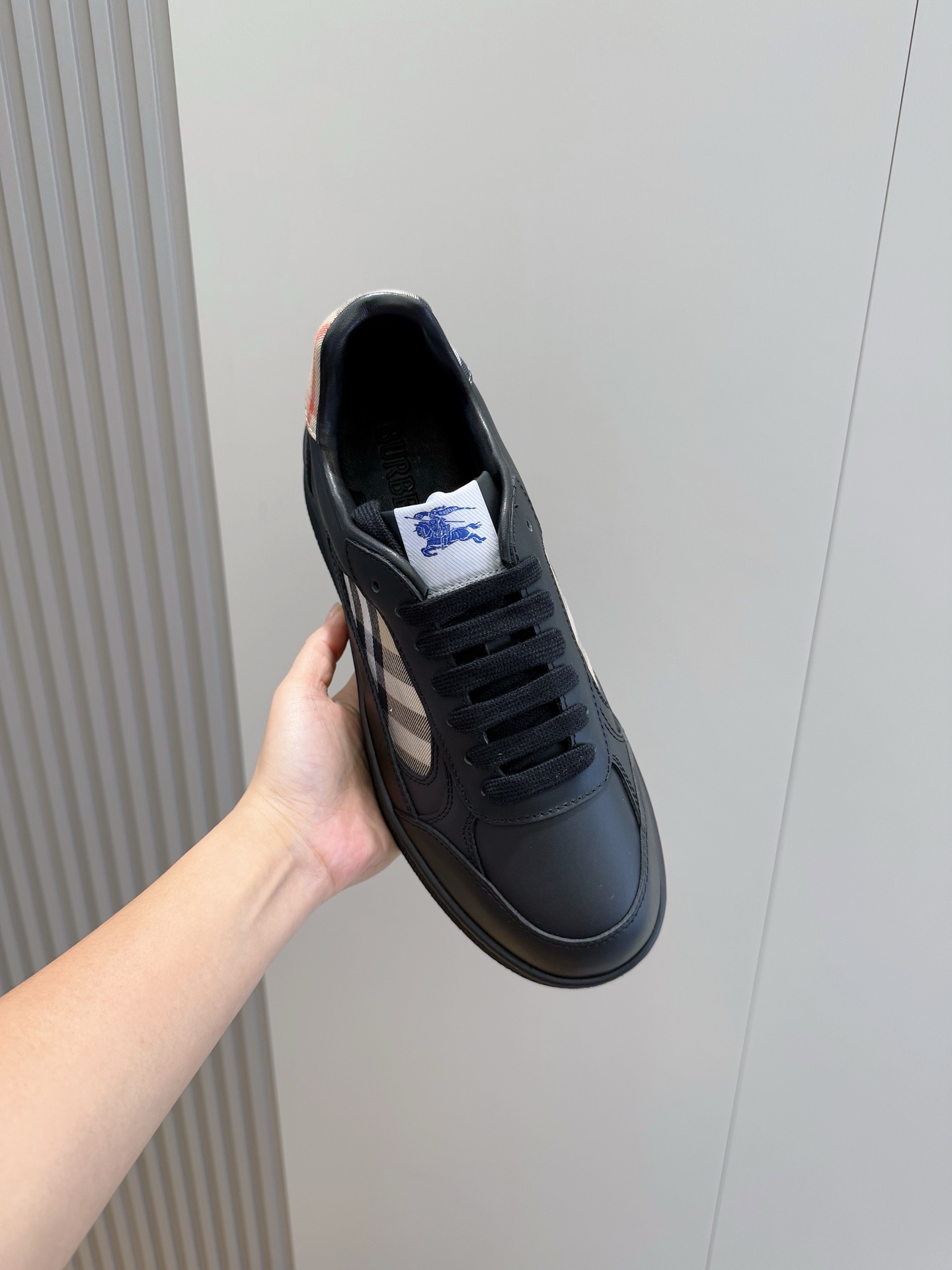 Bagsaaa Bv*b*rry Leather and Check Terrace Sneakers Black