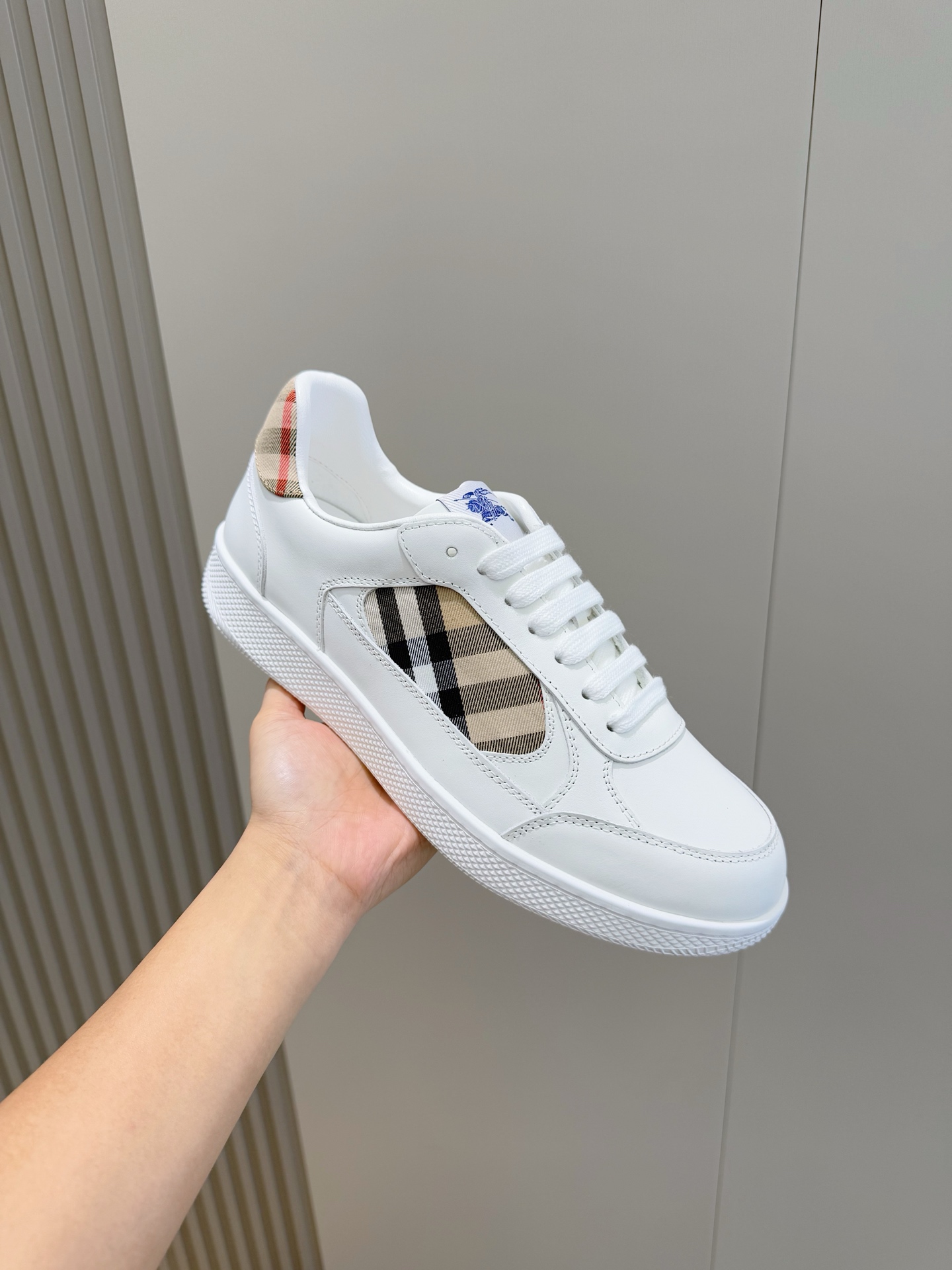 Bagsaaa Bv*b*rry Leather and Check Terrace Sneakers White