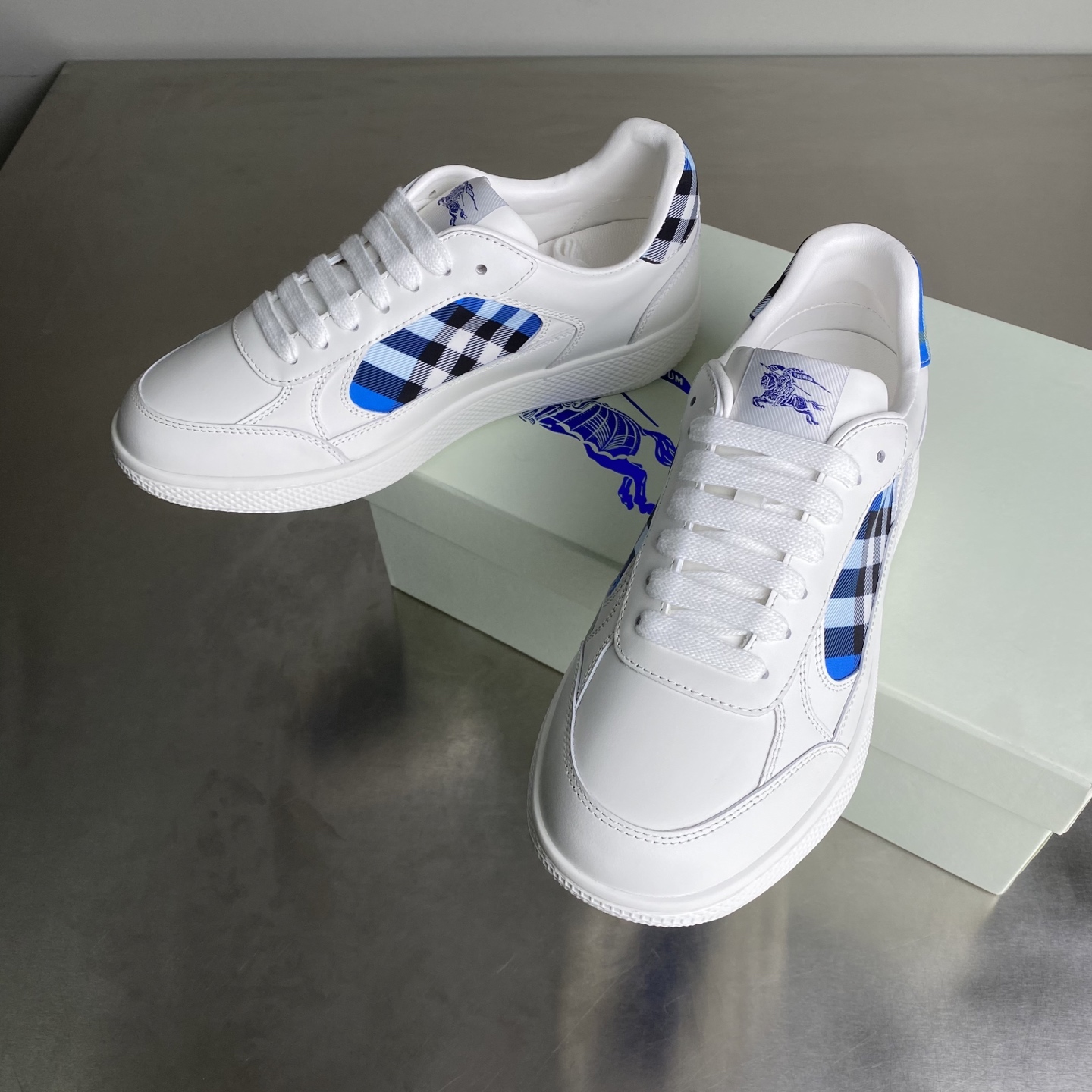 Bagsaaa Bv*b*rry Leather and Check Terrace Sneakers Blue