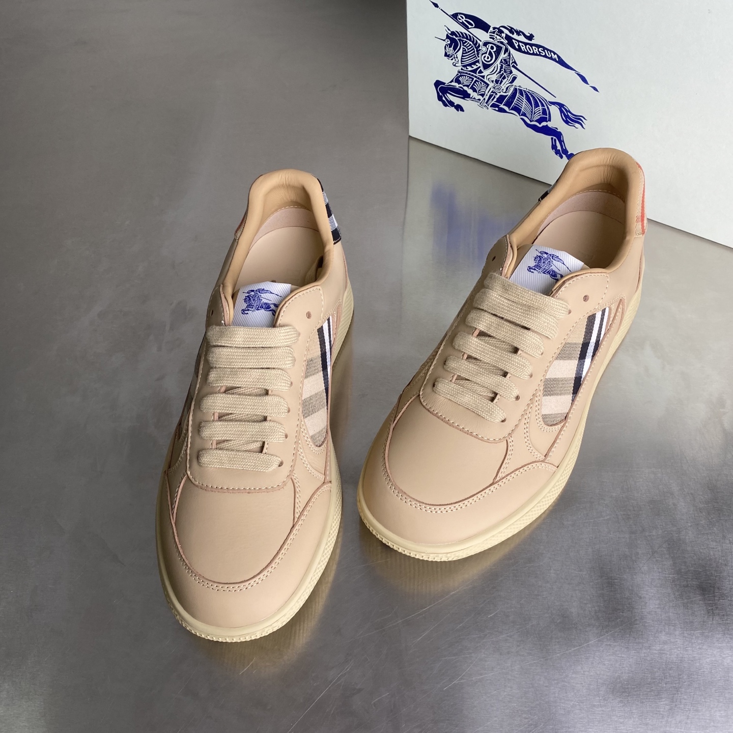 Bagsaaa Bv*b*rry Leather and Check Terrace Sneakers Beige