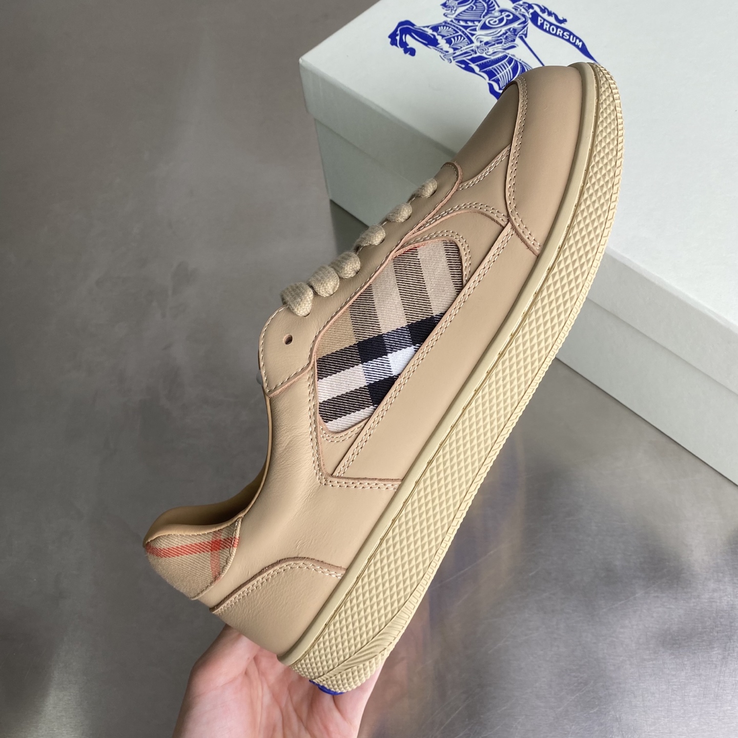 Bagsaaa Bv*b*rry Leather and Check Terrace Sneakers Beige