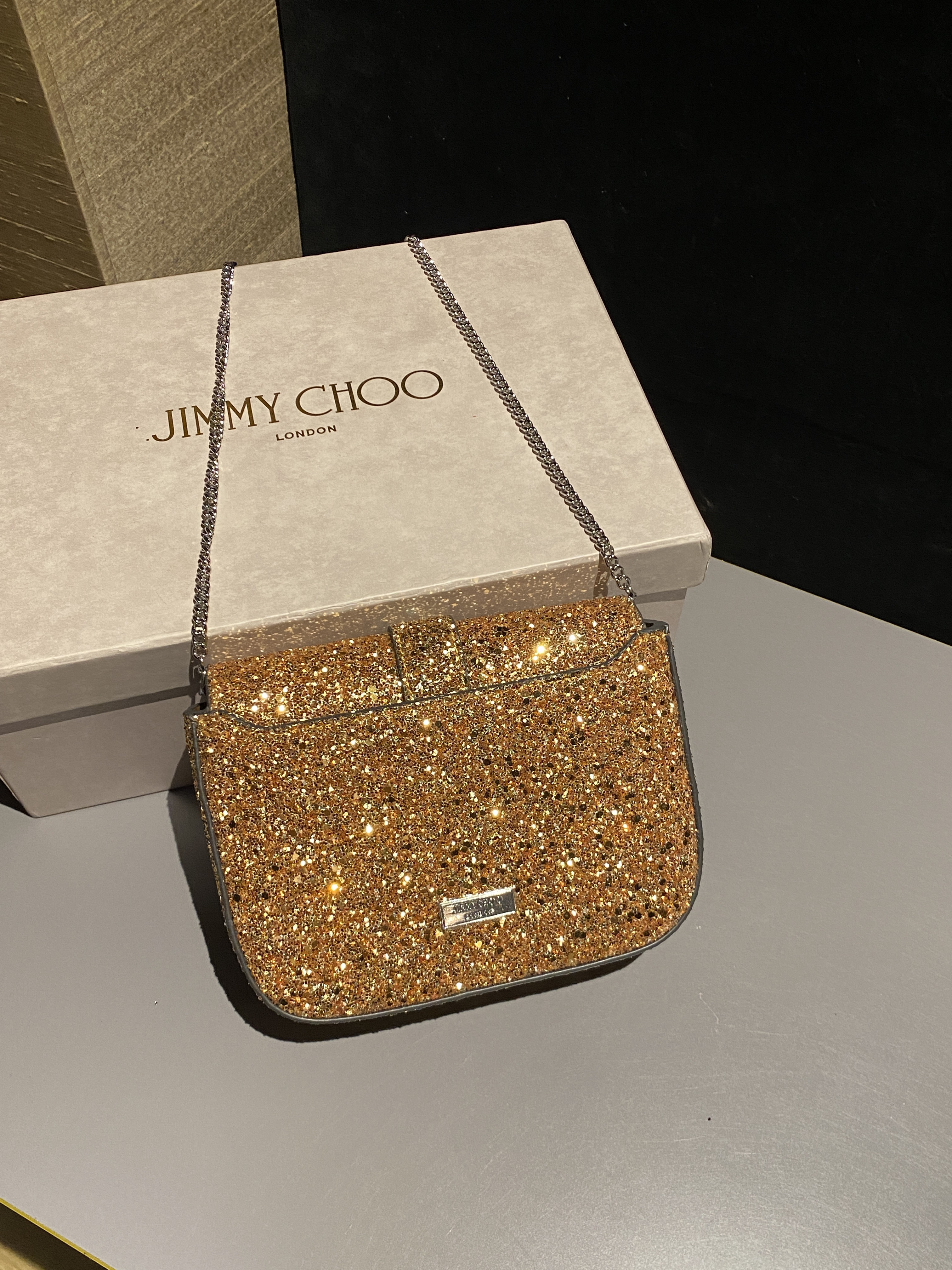 Bagsaaa J1m*y Ch00 Cheri glitter crossbody bag with gold crystal-embellished - 18cm
